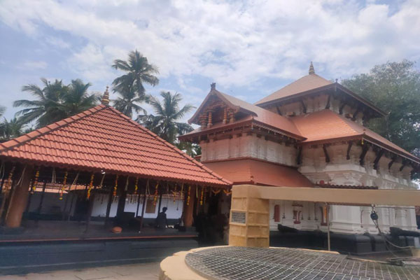 Pokkozhikode Siva Temple gallery 2