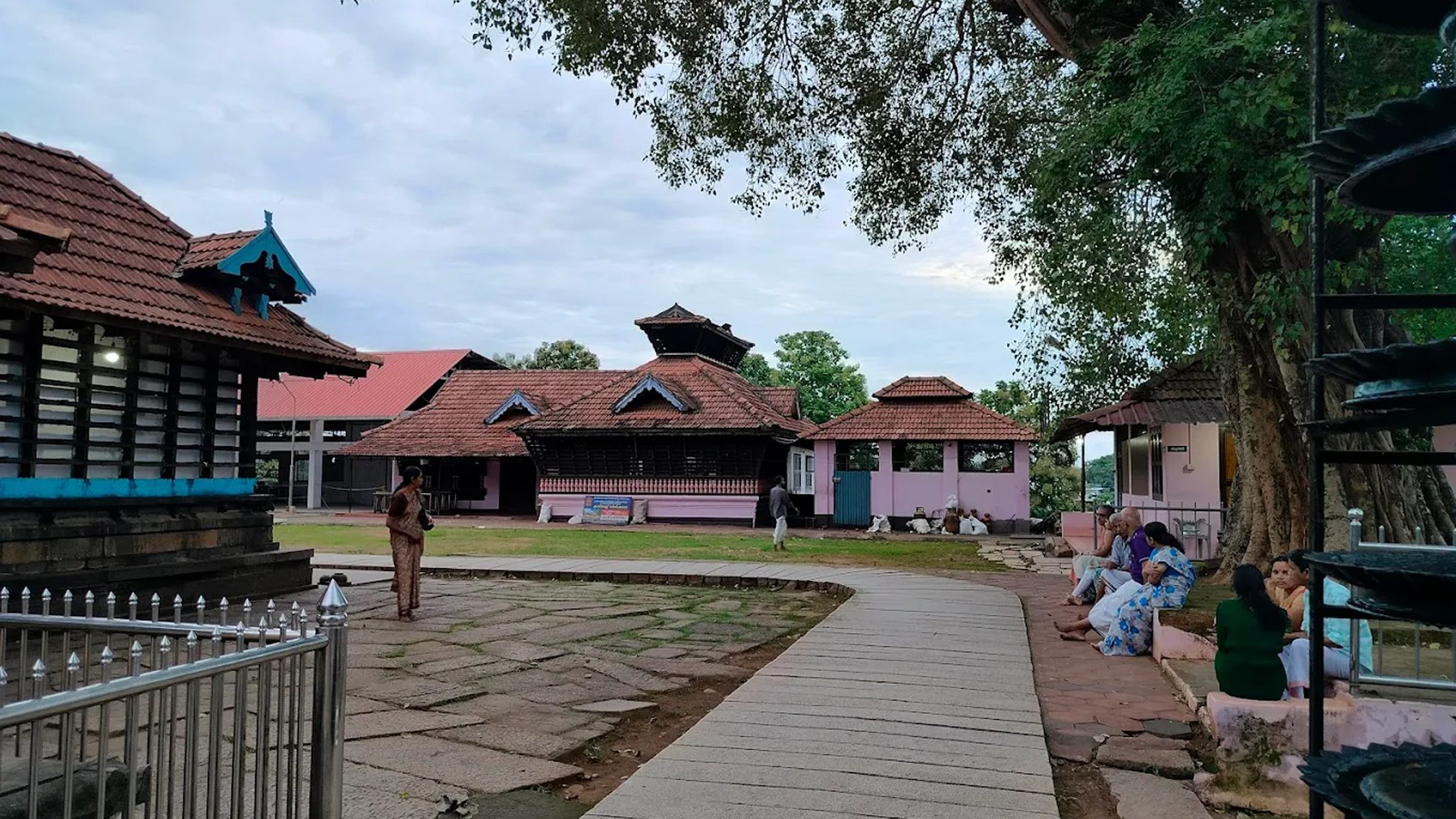 Sree Thirumandhamkunnu Bhagavathi Temple gallery 3
